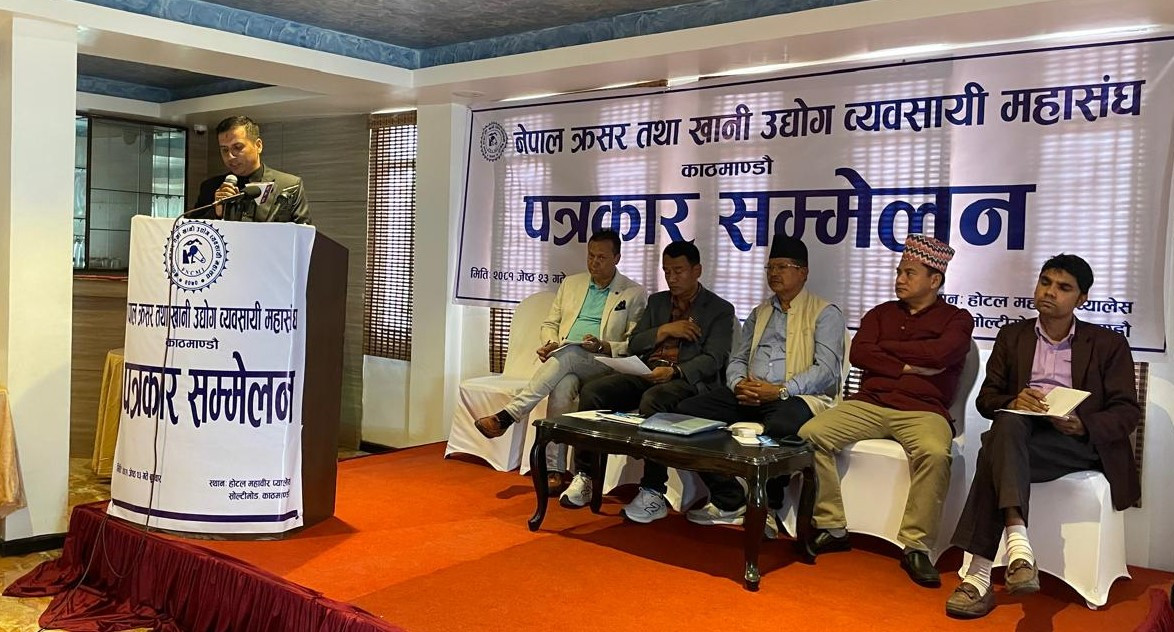 क्रसर, खानी तथा वालुवा उद्योग नवीकरणका लागि निर्णय नलिए प्रदर्शनमा उत्रिने उद्योगीहरूको चेतावनी