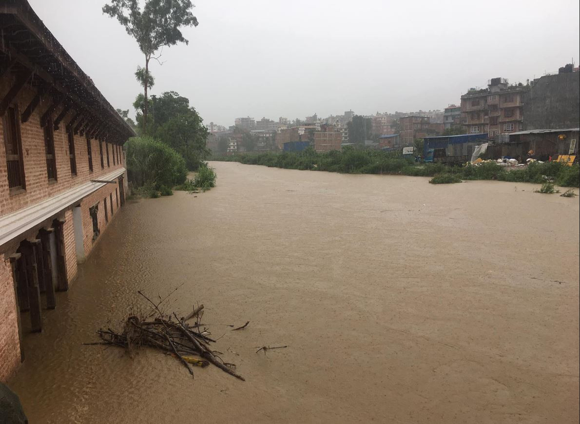 उपत्यकाका नदीमा बहाव बढेपछि करिडोरमा प्रहरी गस्ती