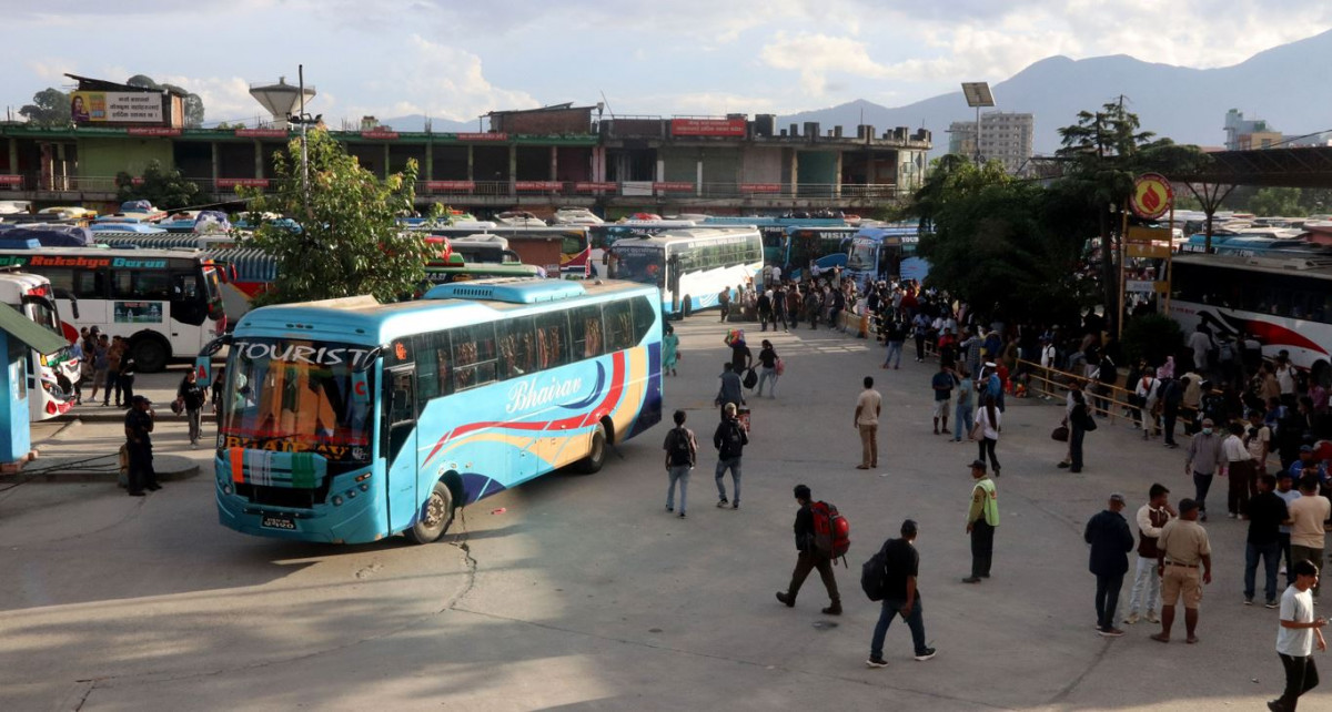 उपत्यकाबाट आठ लाख यात्रु बाहिरिए