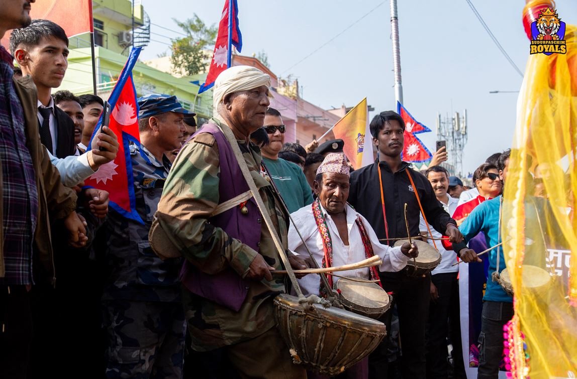 सुदुरपश्चिम रोयल्सद्वारा धनगढीमा र्याली, हजारौँको सहभागिता